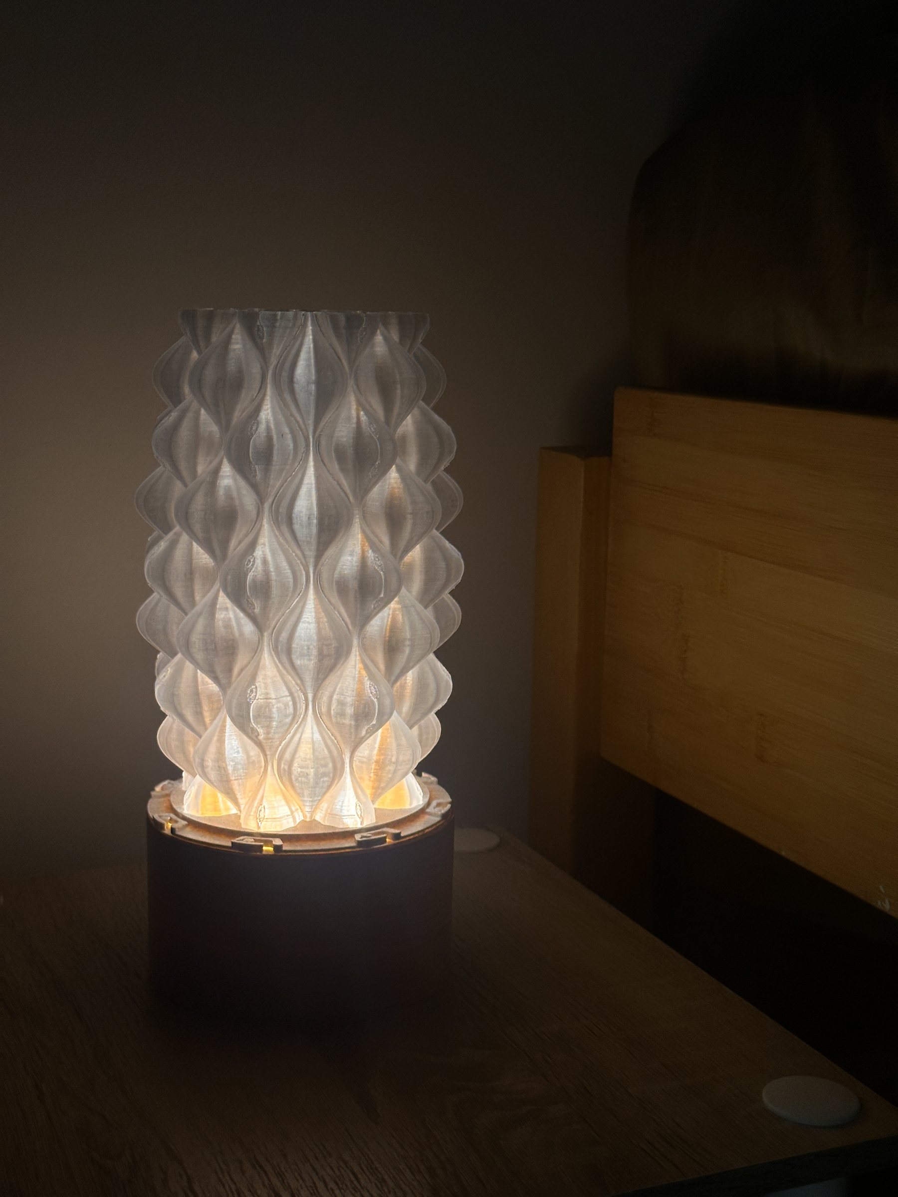 Neuraé Lueur Lamp glowing warmly on a bedside table