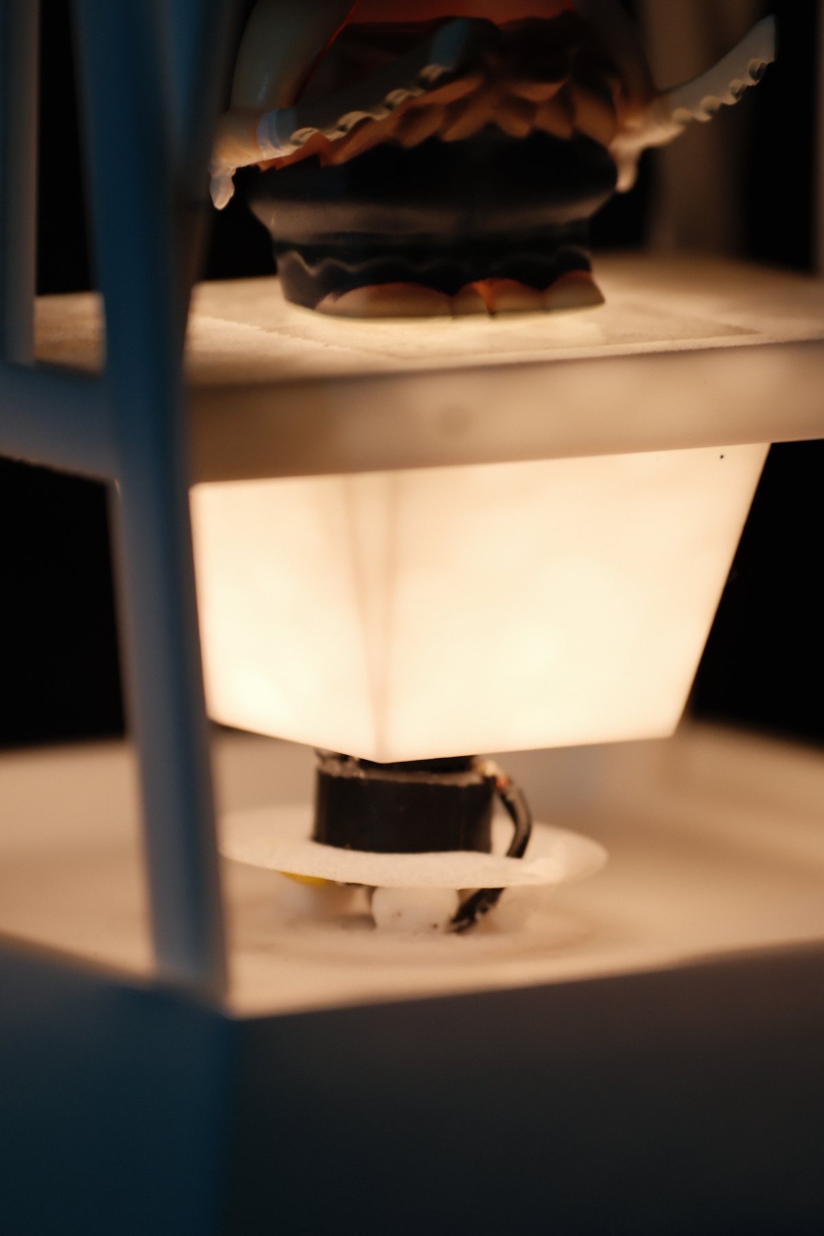Close view of the illuminated diffuser and platform