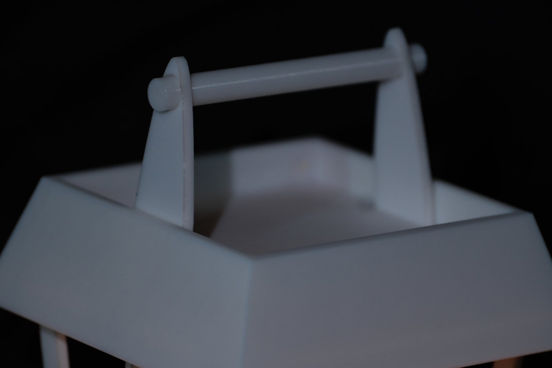 Top handle and frame detail