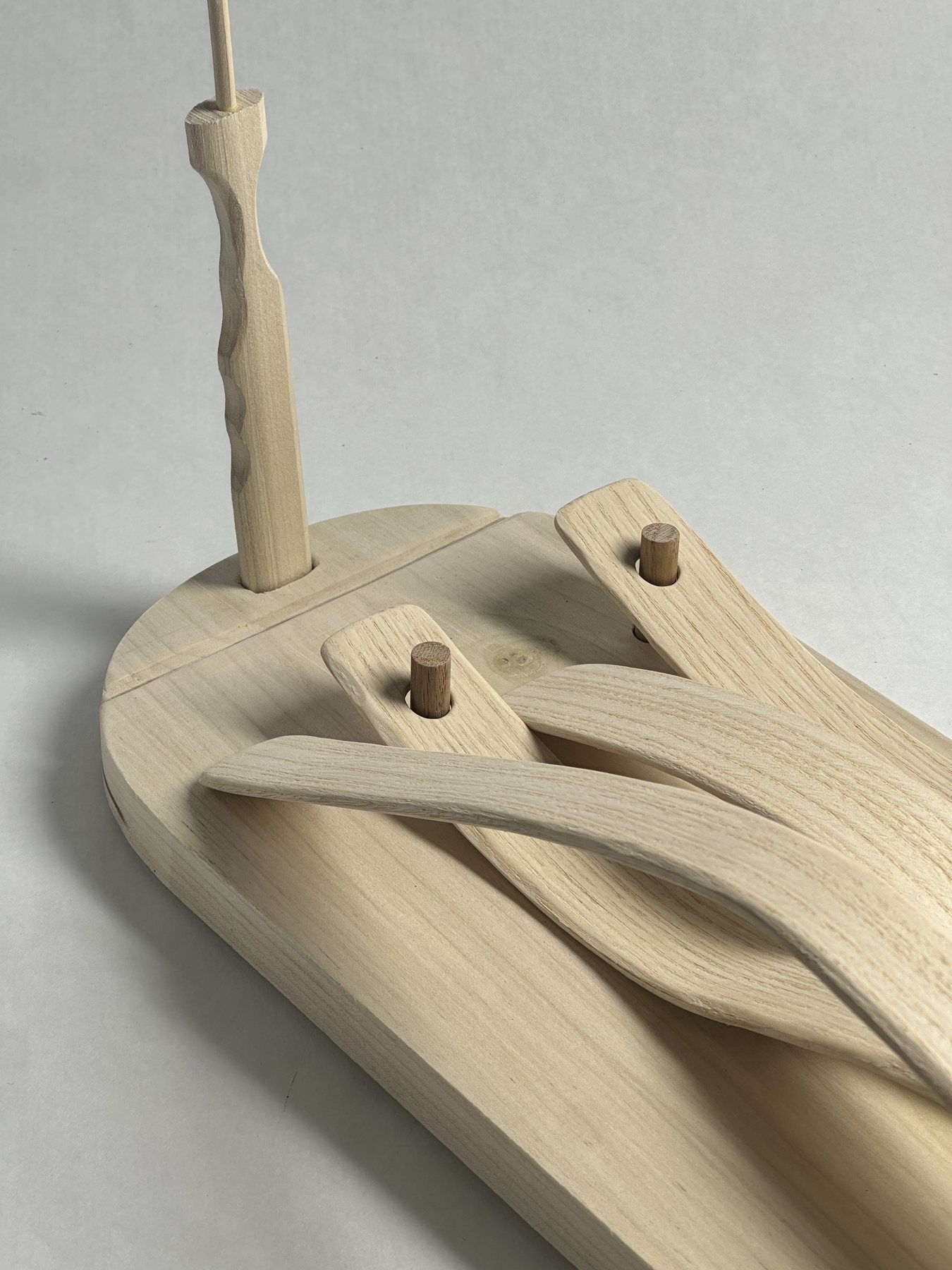 Side profile of the curved wooden xylophone bars